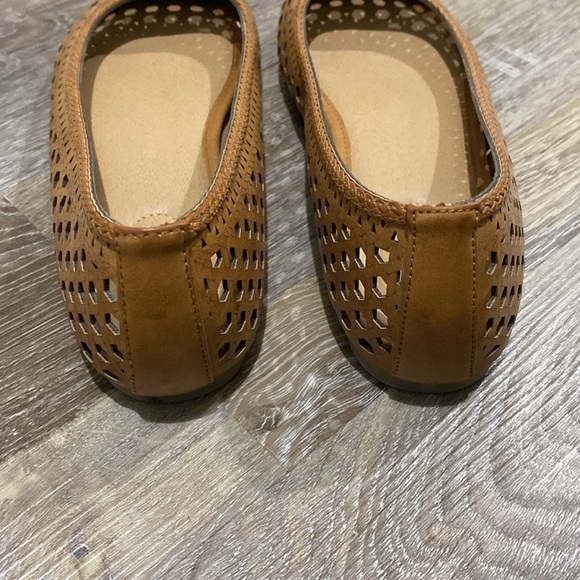 Faux leather flats with cutouts - Picture 2 of 5